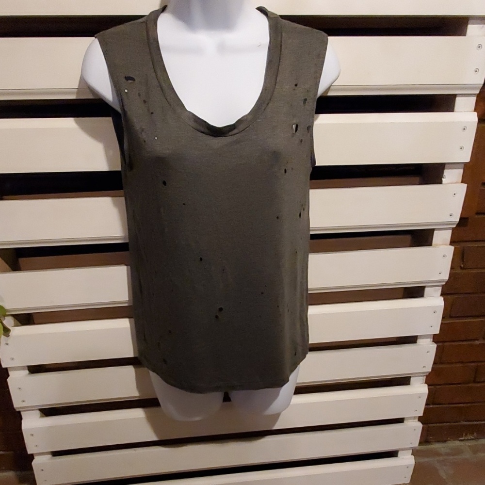 IT CLOSET tank.                #038